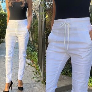 Bevy Flog Shelly White Snake Jogger